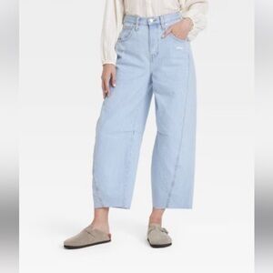 NWT! Women's Curved Leg High Rise Jeans, Universal Thread. Size 14